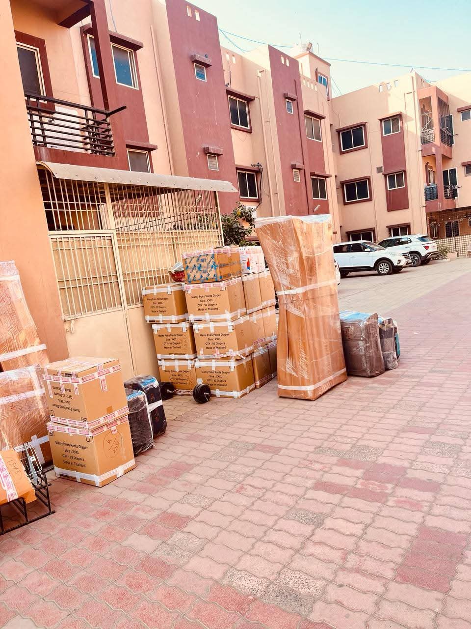 Shekhawat Packers and Movers Hospet - professional packing team at work